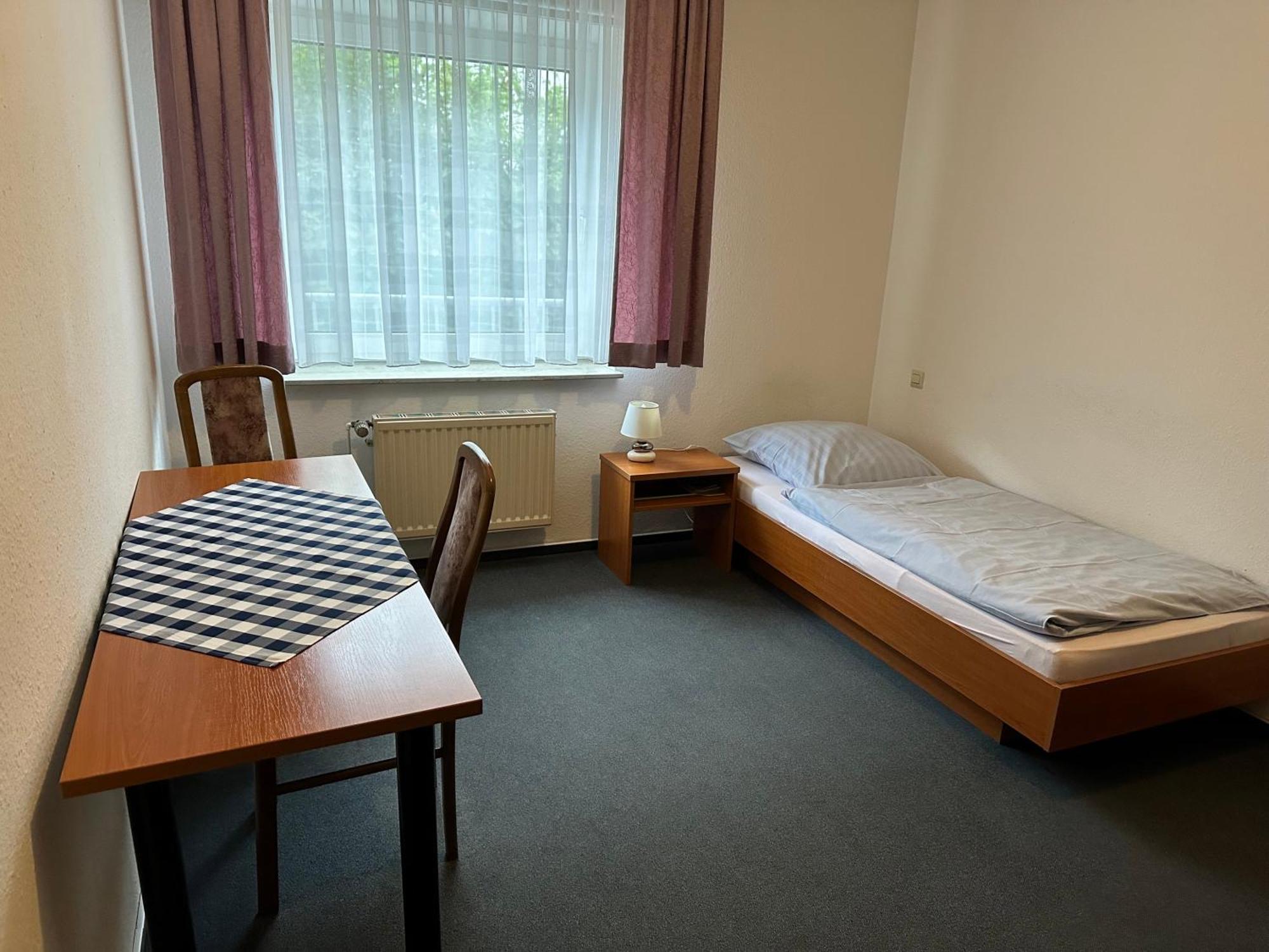 Haus Pegasus Hotel Garbsen Room photo